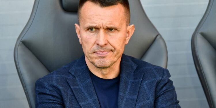 09.10.2022. Lubin. 12. kolejka PKO BP Ekstraklasy: Zagłębie Lubin - Korona Kielce. Na zdjęciu: Leszek Ojrzyński - trener Korony / Fot. Maciej Kulczyński - PAP