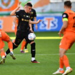 09.10.2022. Lubin. 12. kolejka PKO BP Ekstraklasy: Zagłębie Lubin - Korona Kielce. Na zdjęciu (w środku): Oskar Sewerzyński / Fot. Maciej Kulczyński - PAP