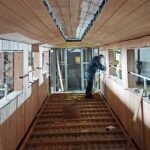 Wagon typu "letniak" w czasie trwania remontu / Fot. Świętokrzyska Kolejka Wąskotorowa Ciuchcia Ponidzie