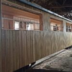 Wagon typu "letniak" w czasie trwania remontu / Fot. Świętokrzyska Kolejka Wąskotorowa Ciuchcia Ponidzie