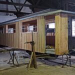 Wagon typu "letniak" w czasie trwania remontu / Fot. Świętokrzyska Kolejka Wąskotorowa Ciuchcia Ponidzie