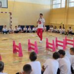 17.10.2022. Małogoszcz. Inauguracja projektu Stowarzyszenia Animacji Kultury i Sportu „Anima Pro Activ”pod hasłem „Włącz aktywność”. Na zdjęciu: Dawid Tomala - mistrz olimpijski z Tokio w chodzie na 50 km / Fot. Miasto i Gmina Małogoszcz - Facebook