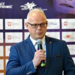 17.10.2022. Małogoszcz. Inauguracja projektu Stowarzyszenia Animacji Kultury i Sportu „Anima Pro Activ”pod hasłem „Włącz aktywność”. Na zdjęciu: Mariusz Piotrowski - burmistrz Małogoszcza / Fot. Miasto i Gmina Małogoszcz - Facebook