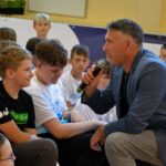 17.10.2022. Małogoszcz. Inauguracja projektu Stowarzyszenia Animacji Kultury i Sportu „Anima Pro Activ”pod hasłem „Włącz aktywność”. Na zdjęciu: Marcin Prus - były siatkarz reprezentacji Polski / Fot. Miasto i Gmina Małogoszcz - Facebook