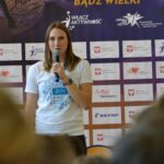 17.10.2022. Małogoszcz. Inauguracja projektu Stowarzyszenia Animacji Kultury i Sportu „Anima Pro Activ”pod hasłem „Włącz aktywność”. Na zdjęciu: Martyna Kłoda - reprezentantka Polski w siatkówce plażowej / Fot. Miasto i Gmina Małogoszcz - Facebook