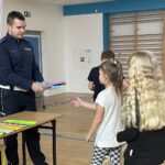 25.10.2022. Bałtów. Kampania edukacyjna dotycząca odblasków / Fot. Emilia Sitarska - Radio Kielce