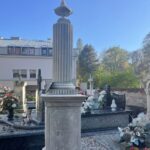 31.10.2022. Sandomierz. Cmentarz katedralny. Odrestaurowane nagrobki / Fot. Grażyna Szlęzak - Radio Kielce