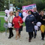 Ulicami Buska-Zdroju przeszedł Marsz Życia i Nadziei - Radio Kielce 04.10.2022. Busko-Zdrój. 10. Marsz Różowej Wstążeczki / Fot. Marta Gajda-Kruk - Radio Kielce