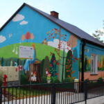 Do Pacanowa zawitają bohaterowie bajek - Radio Kielce 08.10.2022. Pacanów. Bajowy mural / Fot. Marta Gajda-Kruk - Radio Kielce