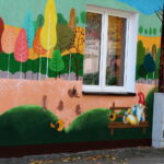 Do Pacanowa zawitają bohaterowie bajek - Radio Kielce 08.10.2022. Pacanów. Bajowy mural / Fot. Marta Gajda-Kruk - Radio Kielce