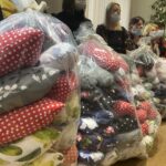 Wyjątkowe poduszki dla pacjentek Świętokrzyskiego Centrum Onkologii - Radio Kielce 25.10.2022. Kielce. Na zdjęciu: panie z Kół Gospodyń Wiejskich w Topoli i Przybenicach, które wykonały rehabilitacyjne poduszki dla pacjentek ŚCO po mastektomii / Fot. Iwona Murawska - Radio Kielce