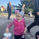 31.10.2022. Kielce. Cmentarz w Cedzynie. Kwesta zorganizowana przez Caritas Diecezji Kieleckiej / Fot. Iwona Murawska - Radio Kielce