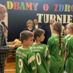 24.10.2022. Szwagrów. Gminny turniej halowej piłki nożnej, o puchar prezesa Grupy Azoty „Siarkopol” w Grzybowie. Na zdjęciu (z lewej): Magdalena Porwet, dyrektor Marketingu i Komunikacji Grupy Azoty „Siarkopol” w Grzybowie / Fot. Grażyna Szlęzak - Radio Kielce