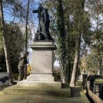 28.10.2022. Kielce. Akcja sprzątania zapomnianych grobów oraz pomników polskich żołnierzy / Fot. Monika Miller - Radio Kielce