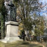 28.10.2022. Kielce. Akcja sprzątania zapomnianych grobów oraz pomników polskich żołnierzy / Fot. Monika Miller - Radio Kielce