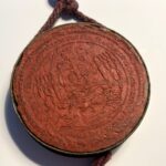 25.10.2022. Opatów. Zbiory biblioteki kapitulnej. Pieczęcie / Fot. Fot. Emilia Sitarska / Radio Kielce