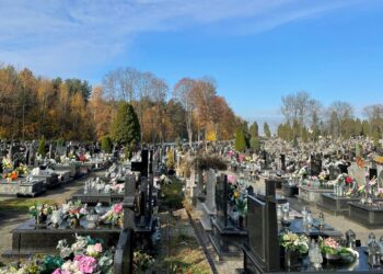 31.10.2022. Końskie. Cmentarz / for. Magdalena Galas-Klusek - Radio Kielce