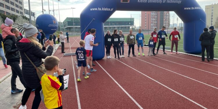 22.10.2022. Kielce. Akcja „Ogólnopolski Test Coopera dla Wszystkich” / Fot. Rafał Szymczyk - Radio Kielce