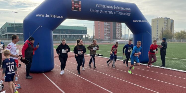 22.10.2022. Kielce. Akcja „Ogólnopolski Test Coopera dla Wszystkich” / Fot. Rafał Szymczyk - Radio Kielce