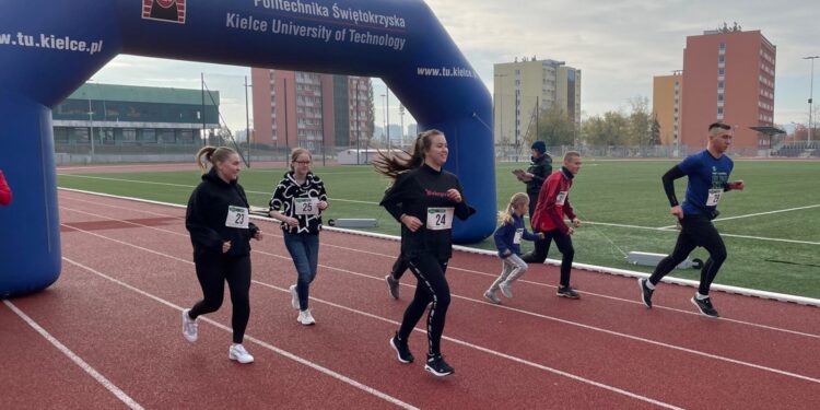 22.10.2022. Kielce. Akcja „Ogólnopolski Test Coopera dla Wszystkich” / Fot. Rafał Szymczyk - Radio Kielce