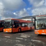 26.10.2022. Ostrowiec Świętokrzyski. Hybrydowe autobusy Solaris po raz pierwszy wyjeżdżają na miasto / Fot. Emilia Sitarska - Radio Kielce