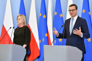 11.10.2022. Warszawa. Premier Mateusz Morawiecki i minister klimatu i środowiska Anna Moskwa podczas konferencji prasowej po posiedzeniu rządu / Fot. PAP - Radek Pietruszka