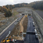 19.10.2022. Skomielna Biała. Budowa tunelu pod górą Luboń Mały na odcinku S7 Naprawa - Skomielna Biała / Fot. PAP - Grzegorz Momot