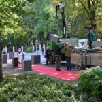 Busko-Zdrój. Przygotowania do wernisażu wystawy pt. „Biała Marianna na czerwonym dywanie” / Fot. Buskie Samorządowe Centrum Kultury