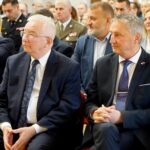 06.10.2022. Kielce. 53. inauguracja roku akademickiego UJK. Na zdjęciu (od lewej): Krzysztof Lipiec - pełnomocnik kieleckiego okręgu PiS i Zbigniew Koniusz - wojewoda świętokrzyski / Fot. Piotr Kwaśniewski - Radio Kielce