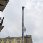 06.10.2022. Kielce. Montaż nowych latarni przy Placu Wolności / Fot. Piotr Kwaśniewski - Radio Kielce