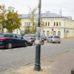 06.10.2022. Kielce. Montaż nowych latarni przy Placu Wolności / Fot. Piotr Kwaśniewski - Radio Kielce