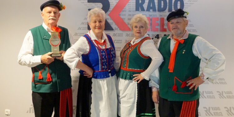 Zespół ludowy Jaworzanki. Na zdjęciu (od lewej: Ryszard Piwowar, Ewa Maruszak, Grażyna Grudziecka, Andrzej Grudziecki / Fot. Piotr Kwaśniewski - Radio Kielce