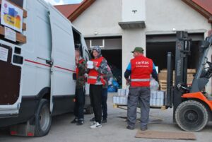 17.10.2022. Sandomierz. Akcja charytatywna „Pomóż Ukrainie przetrwać zimę” / źródło: Caritas Diecezji Sandomierskiej