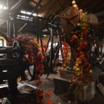 23.10.2022. Maleniec. Floryści przyozdobili maszyny. / Fot. Magdalena Galas-Klusek - Radio Kielce