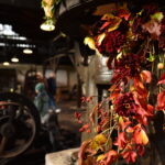 23.10.2022. Maleniec. Floryści przyozdobili maszyny. / Fot. Magdalena Galas-Klusek - Radio Kielce