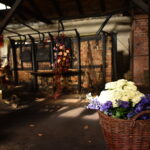 23.10.2022. Maleniec. Floryści przyozdobili maszyny. / Fot. Magdalena Galas-Klusek - Radio Kielce