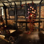 23.10.2022. Maleniec. Floryści przyozdobili maszyny. / Fot. Magdalena Galas-Klusek - Radio Kielce