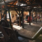 23.10.2022. Maleniec. Floryści przyozdobili maszyny. / Fot. Magdalena Galas-Klusek - Radio Kielce