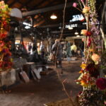 23.10.2022. Maleniec. Floryści przyozdobili maszyny. / Fot. Magdalena Galas-Klusek - Radio Kielce