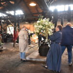 23.10.2022. Maleniec. Floryści przyozdobili maszyny. / Fot. Magdalena Galas-Klusek - Radio Kielce