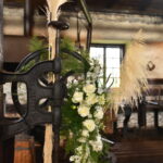 23.10.2022. Maleniec. Floryści przyozdobili maszyny. / Fot. Magdalena Galas-Klusek - Radio Kielce