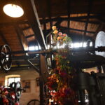 23.10.2022. Maleniec. Floryści przyozdobili maszyny. / Fot. Magdalena Galas-Klusek - Radio Kielce