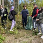 06.10.2022. Końskie. Sprzątanie lasu / Fot. Magdalena Galas-Klusek - Radio Kielce