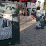 29.10.2022. Busko-Zdrój. Wystawa plenerowa „Pokolenie Baczyńskiego". / Fot. Marta Gajda-Kruk - Radio Kielce