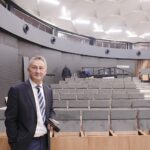 11.10.2022. Kielce. Remont sali konferencyjnej w Świętokrzyskim Urzędzie Wojewódzkim. Na zdjęciu: Zbigniew Koniusz - wojewoda świętokrzyski. / Fot. Jarosław Kubalski - Radio Kielce