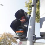 13.10.2022. Kielce. Nieprawidłowe oznakowanie na skrzyżowaniu ulicy Warszawskiej z Aleją Tysiąclecia Państwa Polskiego w Kielcach / Fot. Jarosław Kubalski – Radio Kielce