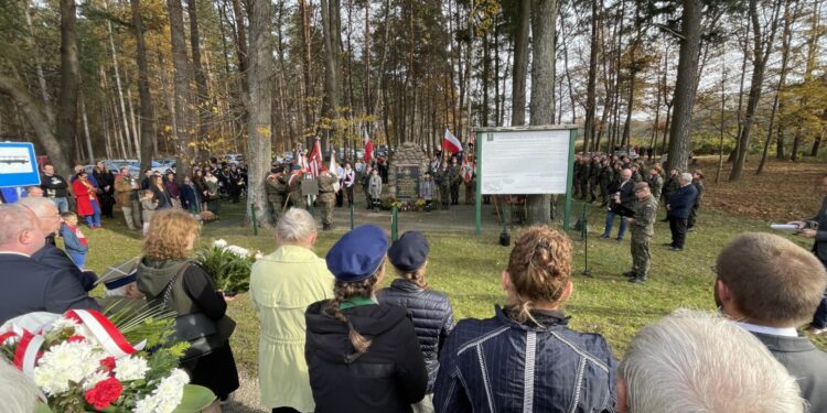 30.10.2022. Obchody 78. rocznicy zwycięskiej bitwy pod Chotowem / Fot. Jarosław Kubalski - Radio Kielce