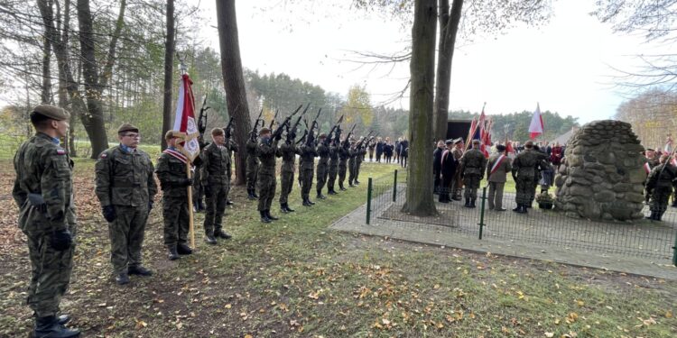 30.10.2022. Obchody 78. rocznicy zwycięskiej bitwy pod Chotowem / Fot. Jarosław Kubalski - Radio Kielce