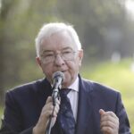 30.10.2022. Obchody 78. rocznicy zwycięskiej bitwy pod Chotowem. Na zdjęciu: poseł Krzysztof Lipiec / Fot. Jarosław Kubalski - Radio Kielce