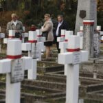 30.10.2022. Kielce. Odwiedziny na cmentarzach. / Fot. Jarosław Kubalski - Radio Kielce